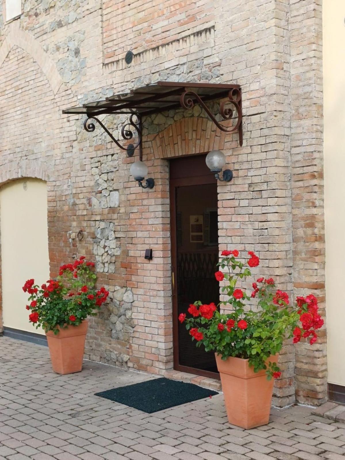 Villa Meli Lupi - Residenze Temporanee Parma Exterior photo