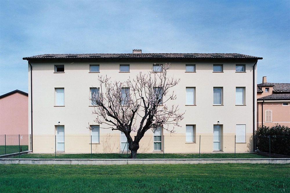 Villa Meli Lupi - Residenze Temporanee Parma Exterior photo