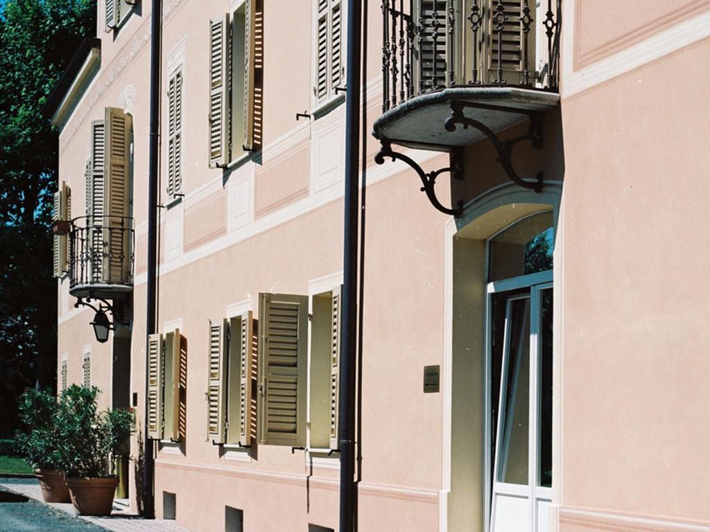 Villa Meli Lupi - Residenze Temporanee Parma Exterior photo