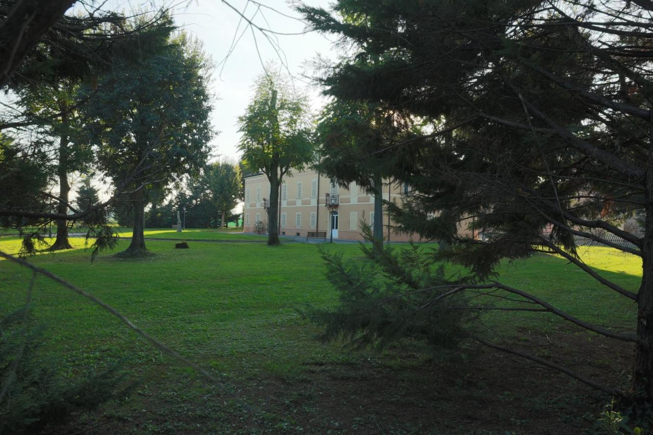 Villa Meli Lupi - Residenze Temporanee Parma Exterior photo