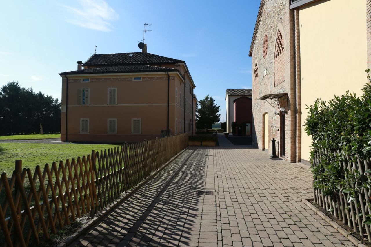 Villa Meli Lupi - Residenze Temporanee Parma Exterior photo